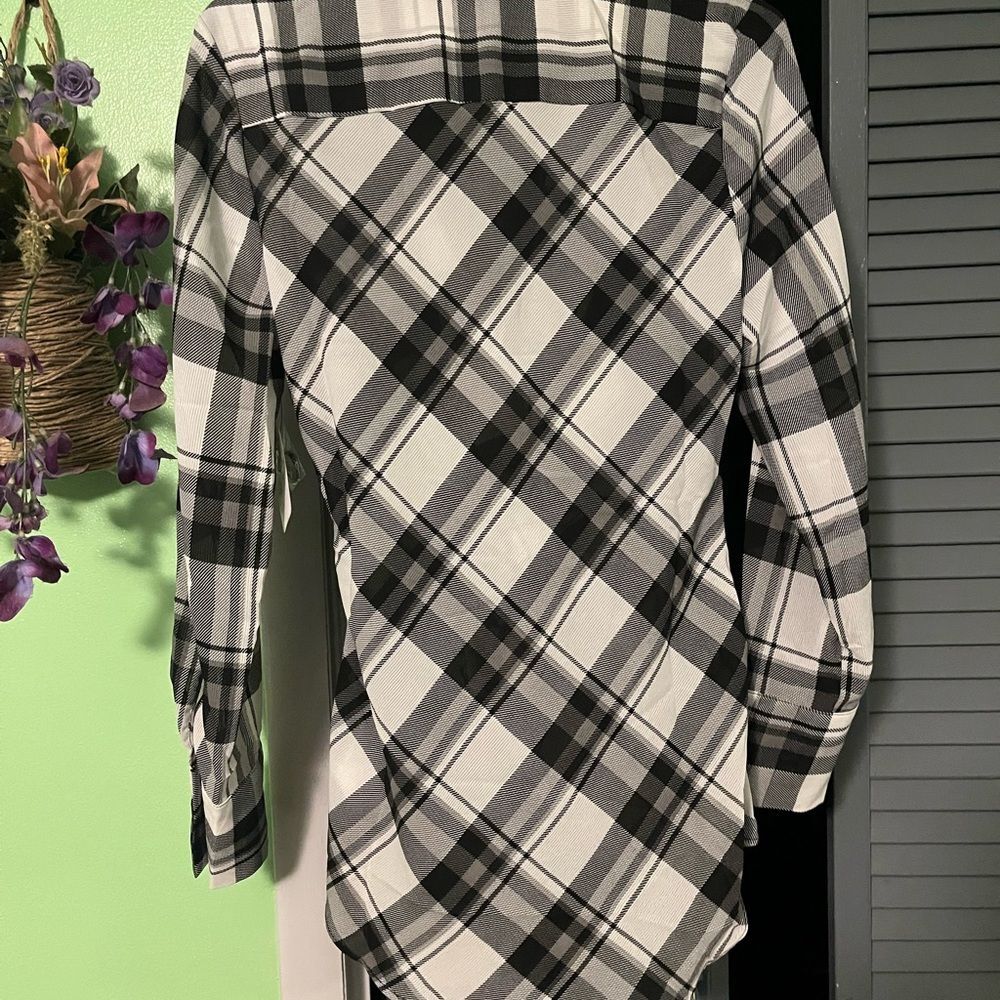 B&W Laundry Blouse - Picture 3 of 6